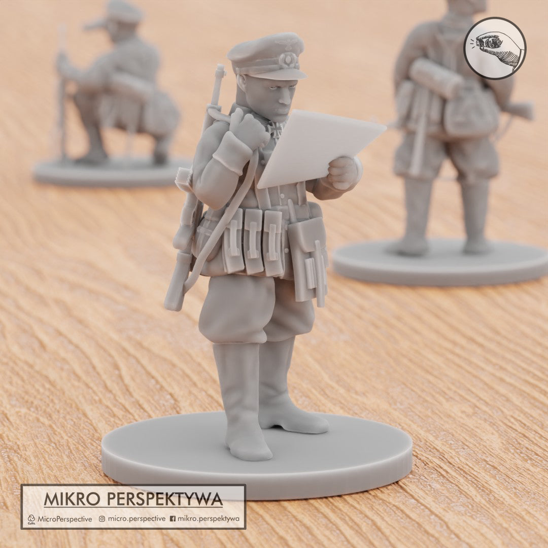 MIKRO PERSPEKTYWA German Officer ww2 miniatures 28mm - 1/72