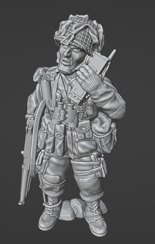 Colonel Muller Miniatures     US OFFICER with Talkie Walkie SCR-536  28mm