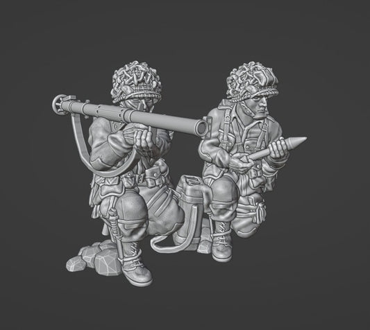 Colonel Muller Miniatures      US Paratroopers Bazooka Team Firing 2 28mm