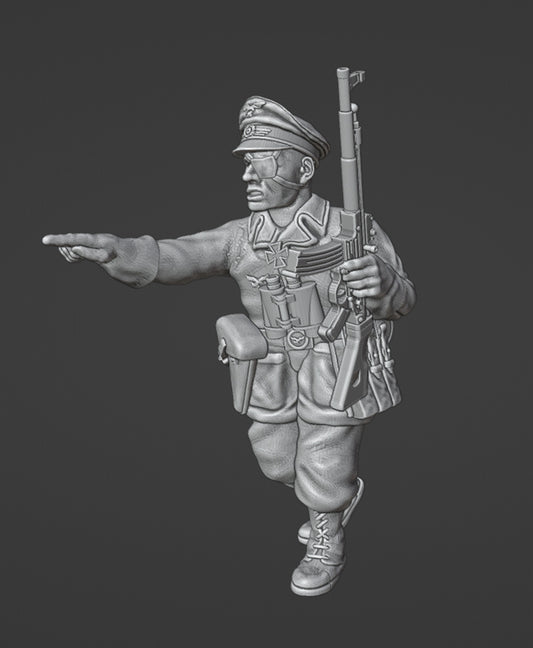 Colonel Muller Miniatures German paratrooper officer Assault rifle (STG44)